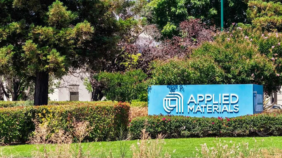 Applied Materials Is Now More Expensive Than Its Dot-Com Era Peak. AI Demand Justifies the AMAT Stock Valuation.