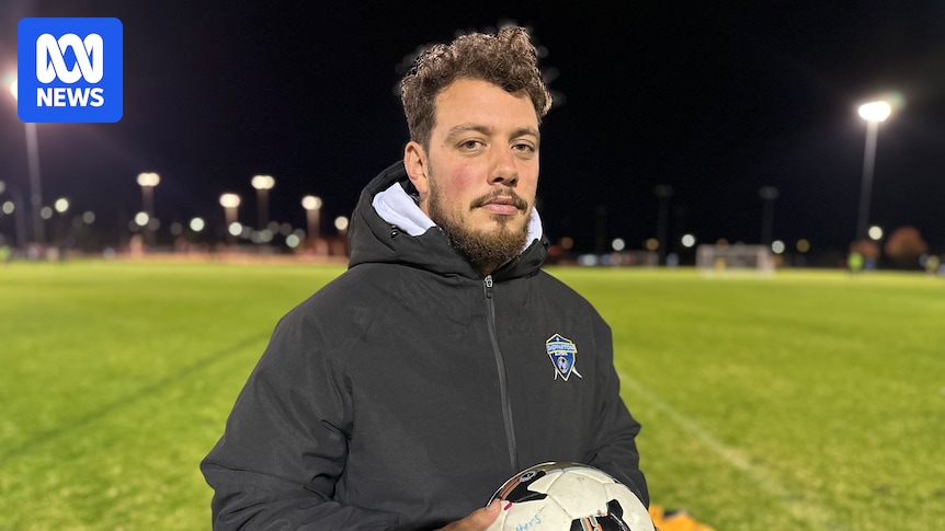 French soccer coach using Duolingo to help train his Aussie team