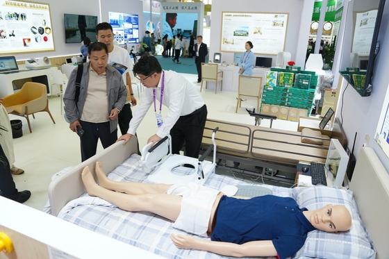 智能养老：从技术可行迈向服务可及