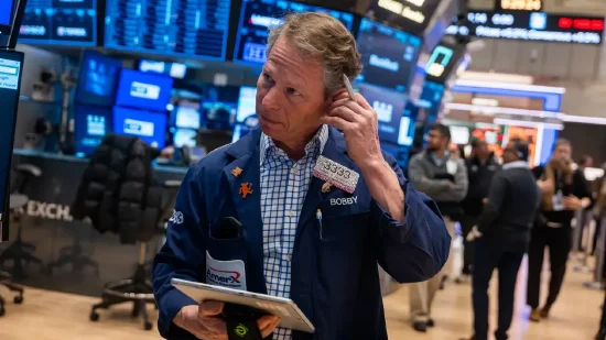 午盘：美股涨跌不一 IBM重挫逾25%
