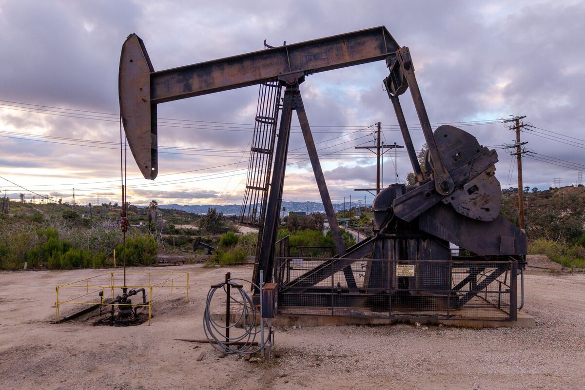 WTI Falls Below $70 as More Ships Cross Hormuz After Peace Talks