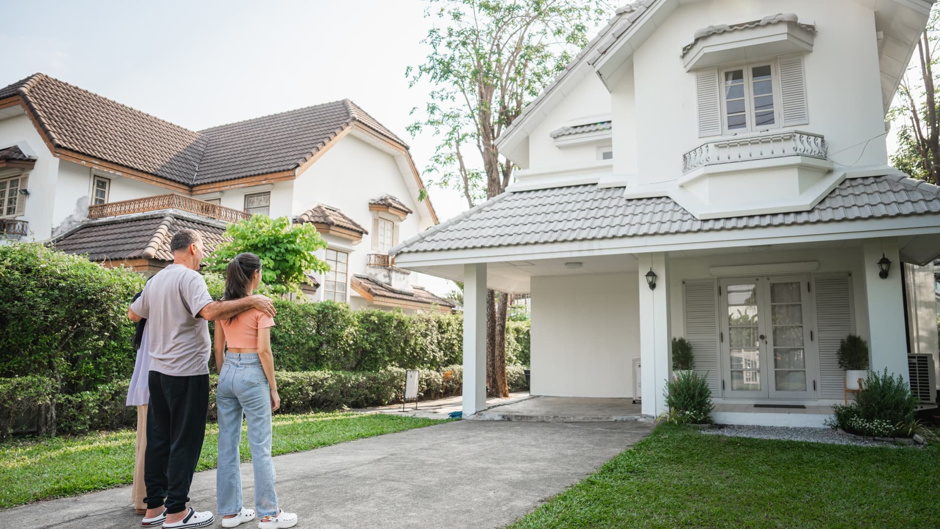 New federal rules could end mortgage escrow interest for some homeowners. States are suing to block them - CNBC