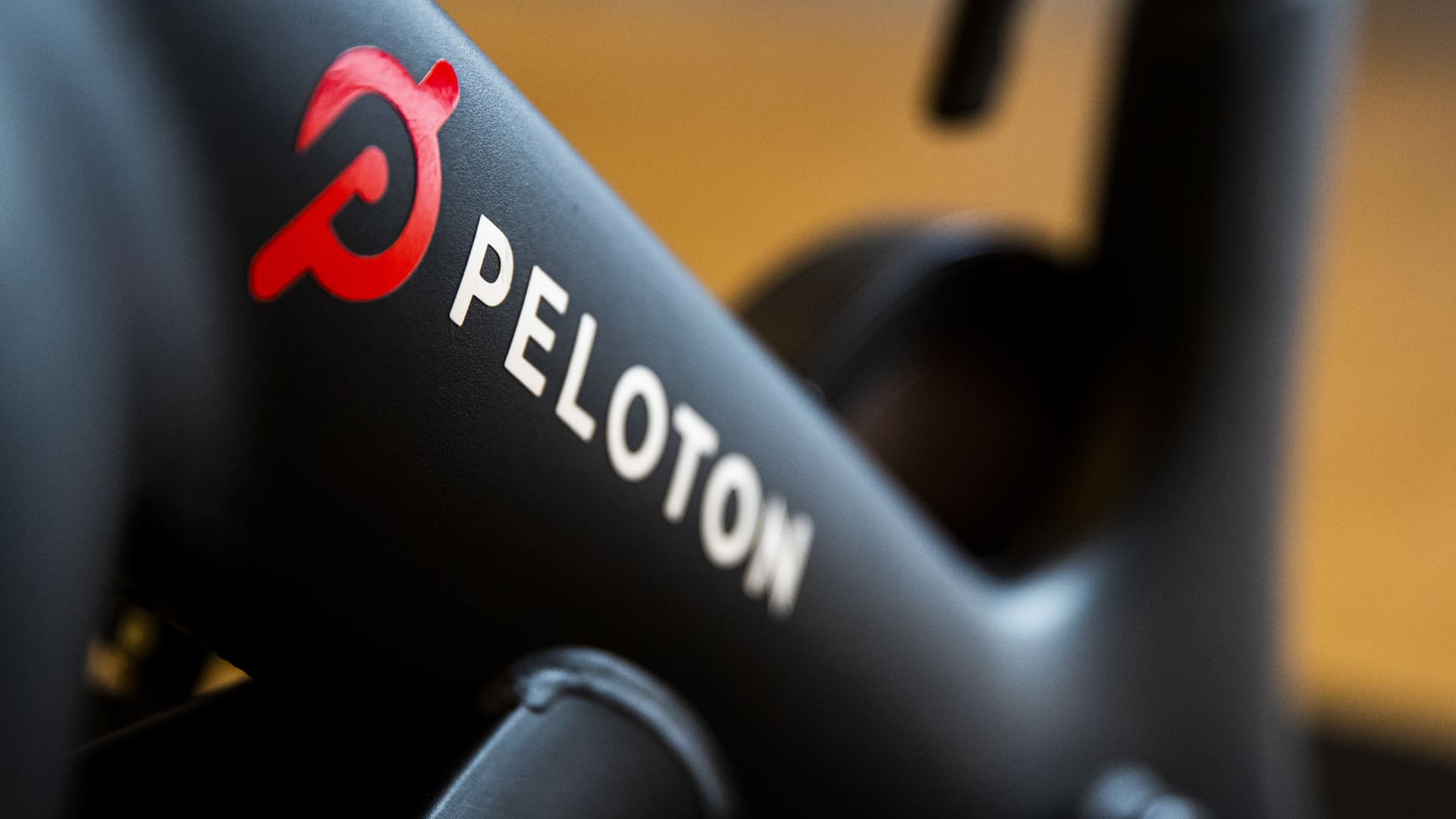 Peloton is launching bikes and treadmills for gyms, accelerating commercial strategy - CNBC