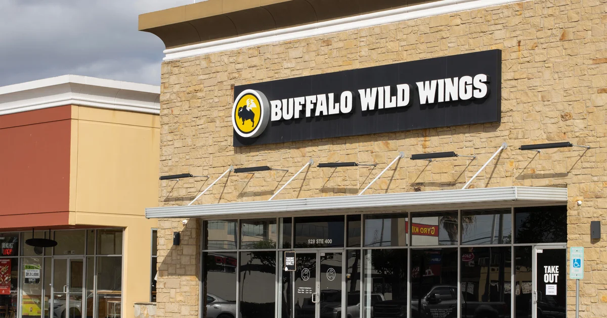 Judge says lawsuit over Buffalo Wild Wings boneless wings has "no meat on its bones" - CBS News