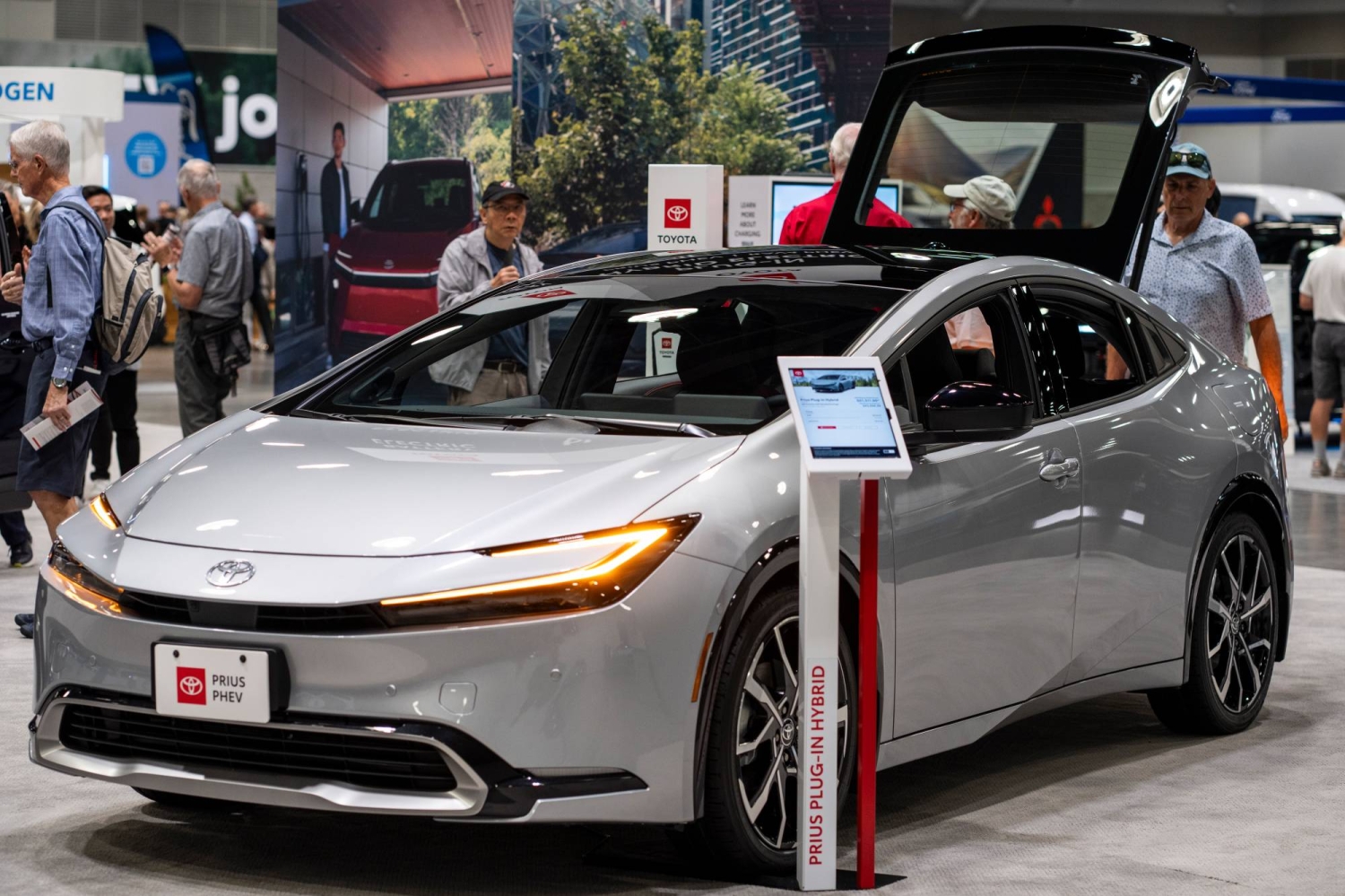 Toyota and Hyundai sales rise on hybrid demand while GM sits out