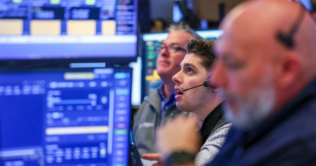 Stocks sink as worries about an interest rate hike rattle tech investors