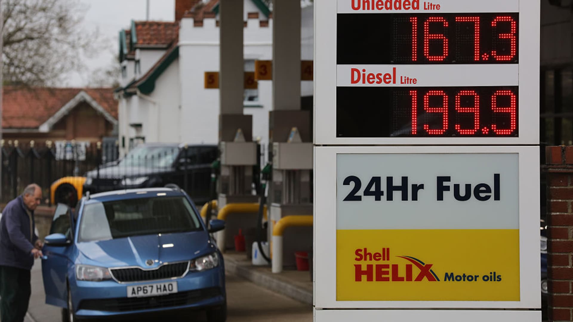 UK inflation jumps to 3.3% in March as fuel prices surge amid Iran war - CNBC