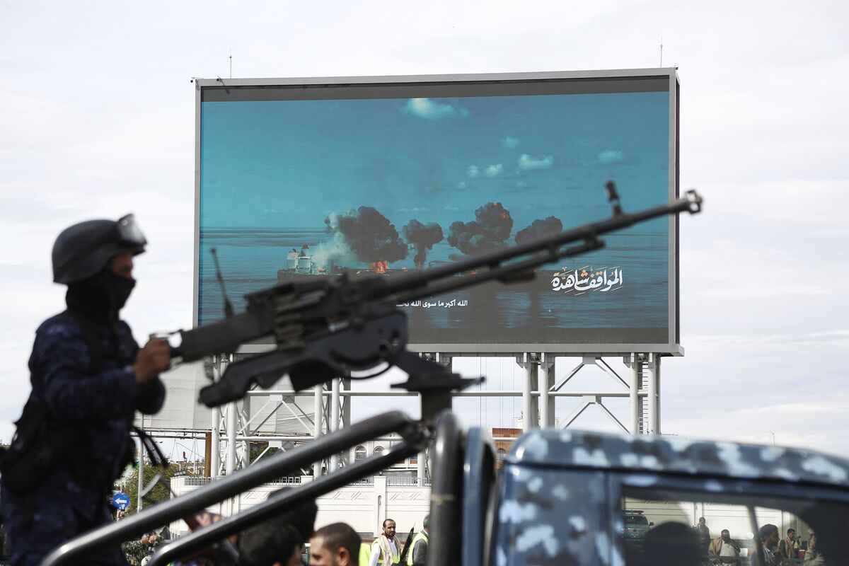 Oil Climbs as Trump Threatens War Escalation If No Deal Soon