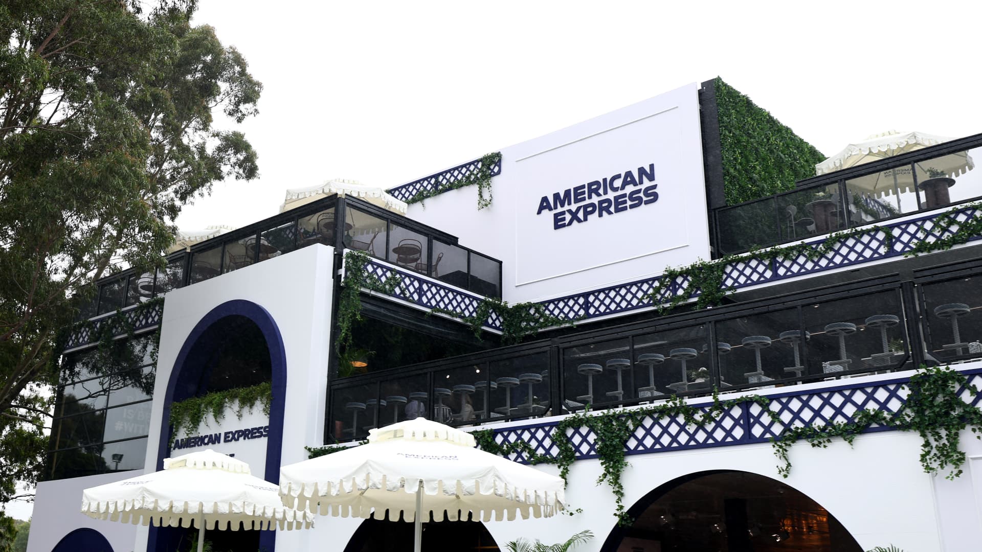 American Express and Chase move luxury lounge wars beyond the airport - CNBC