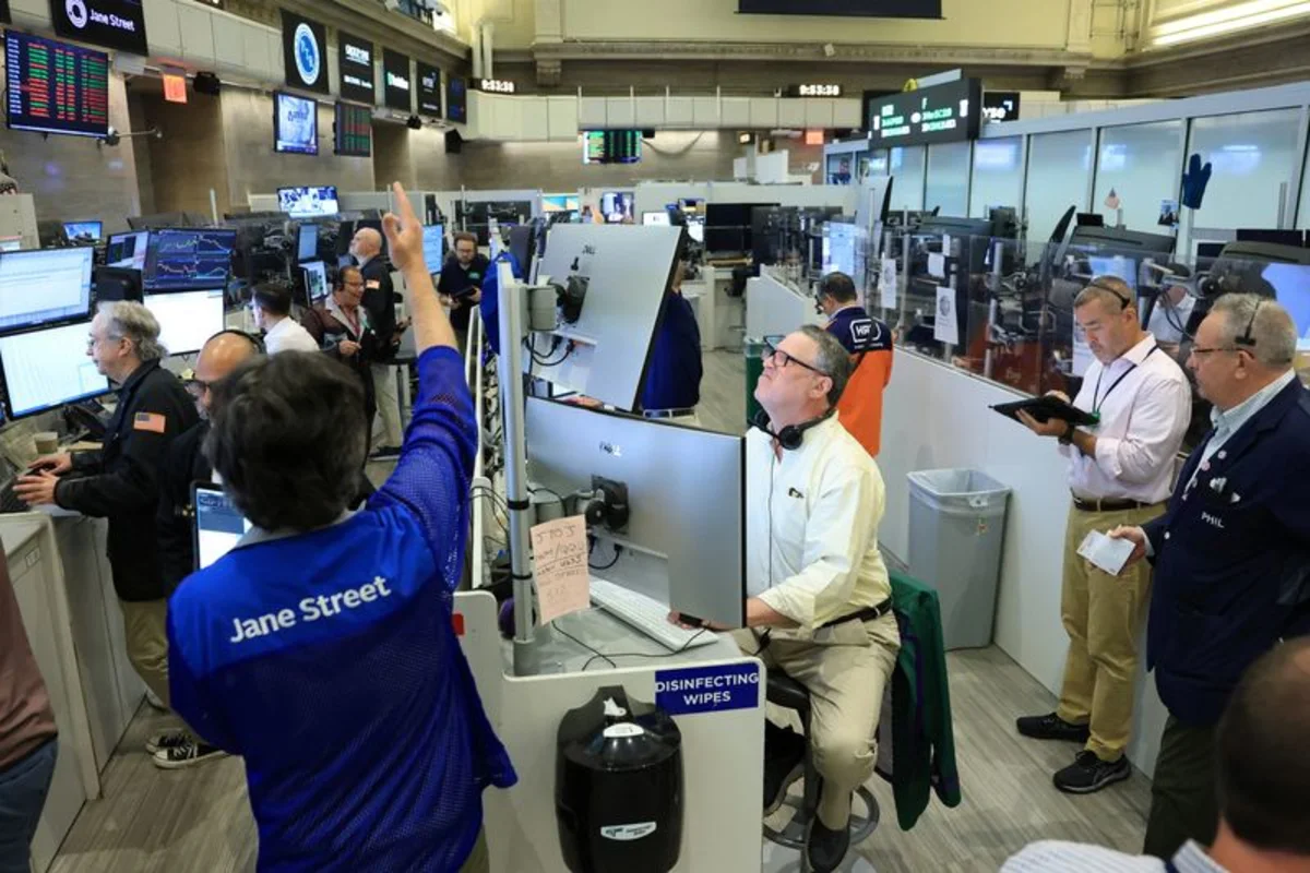 Stock bulls in control of the quarter as oil tumbles the most in years; gold, yen also fall