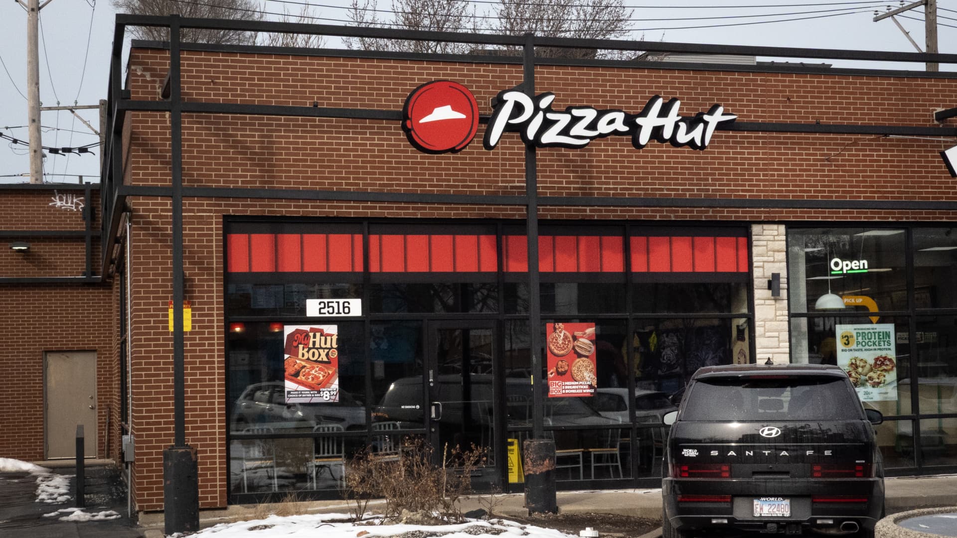 Yum Brands sells Pizza Hut to private equity firm LongRange Capital and Yum China for $2.7 billion - CNBC