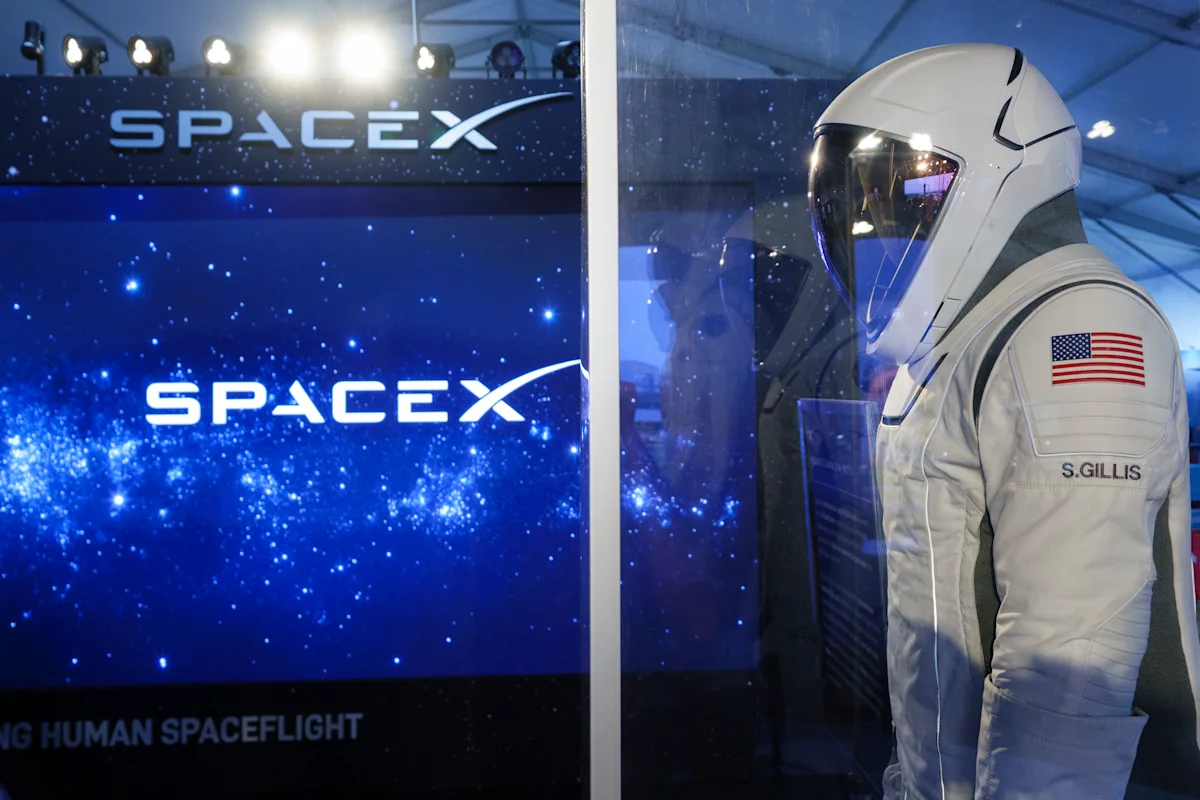 Tech stocks live: SpaceX stock gets its next catalyst, Samsung earnings on deck