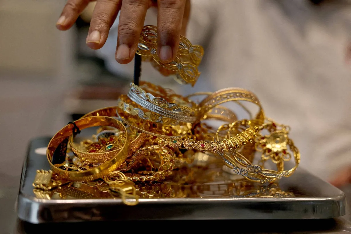 Gold Hits Two-Week High as Fed Outlook, Middle East Conflict Stay in Focus