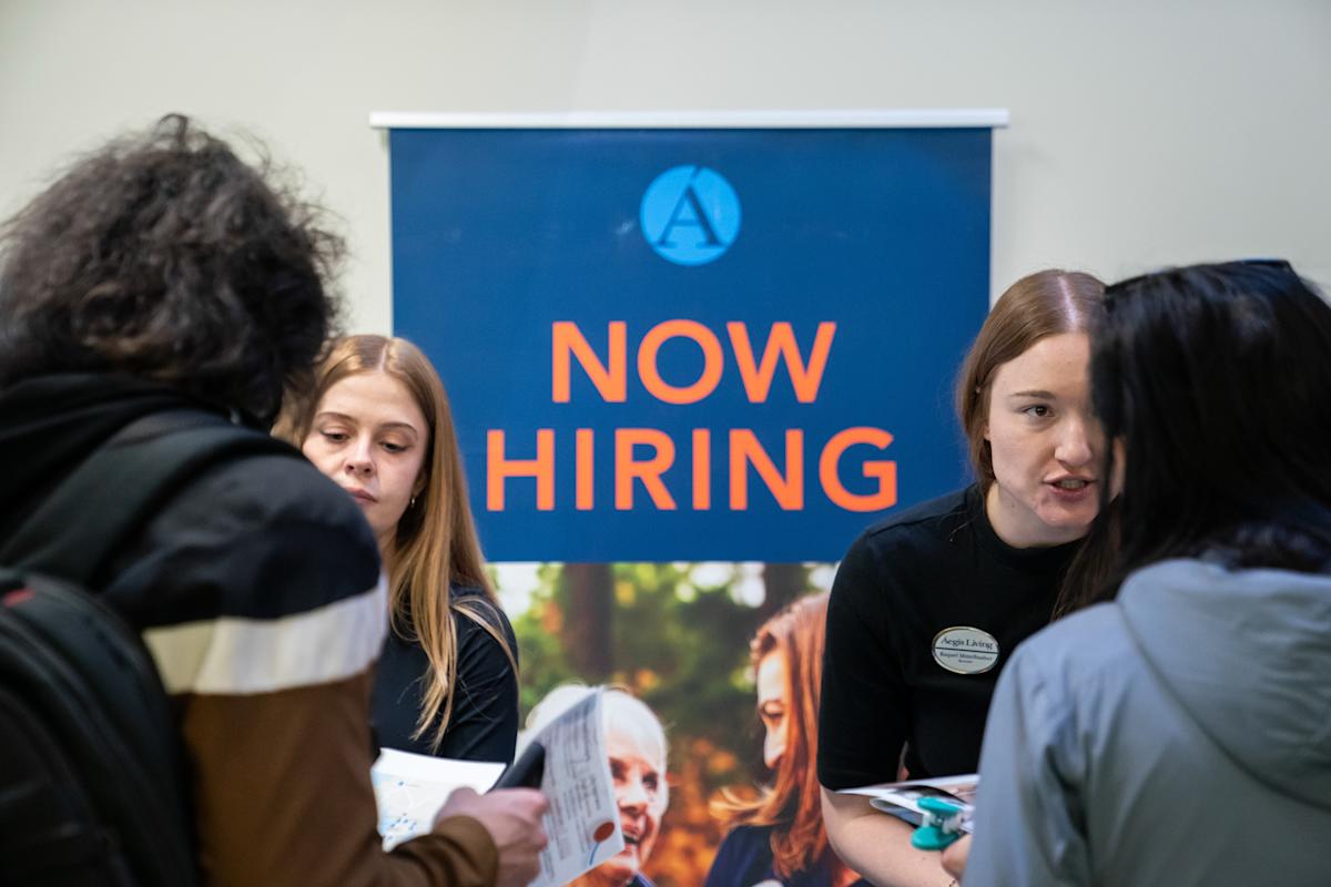 Stock market today: S&P 500, Nasdaq slide as jobs report fuels Fed rate-hike bets
