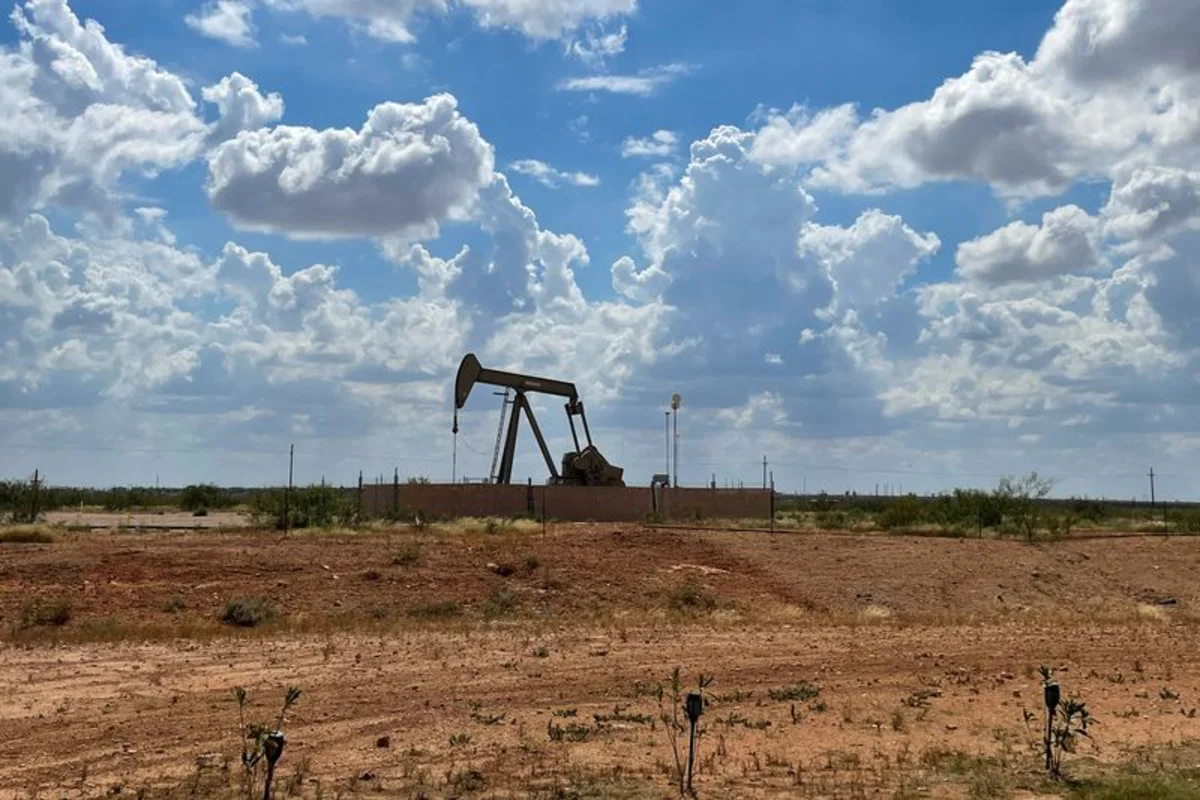 Oil eases as investors assess US-Iran peace prospects