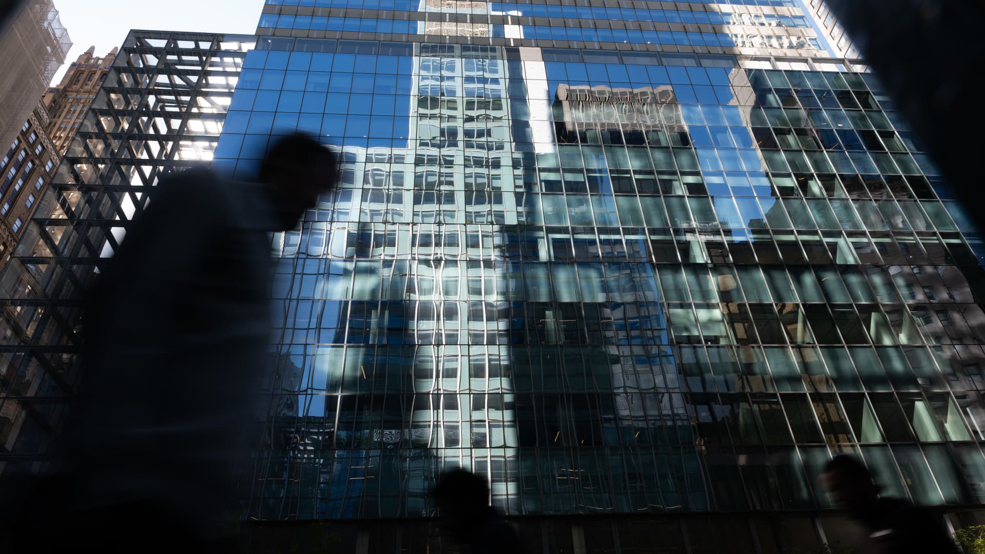 Manhattan office leasing sees strongest gains in 20 years - CNBC