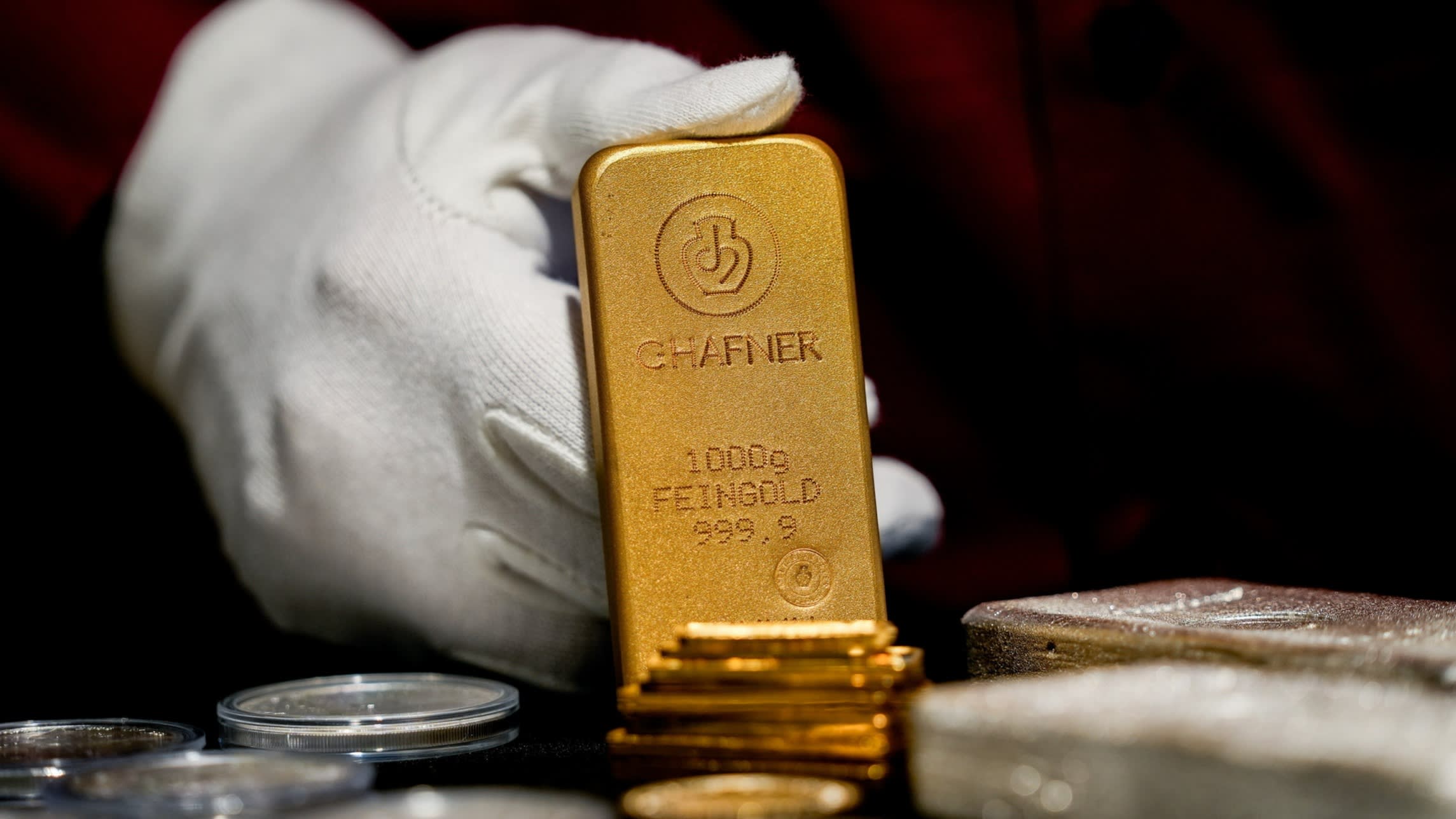 Gold heads for worst quarter in more than a decade as retail frenzy fades - Financial Times