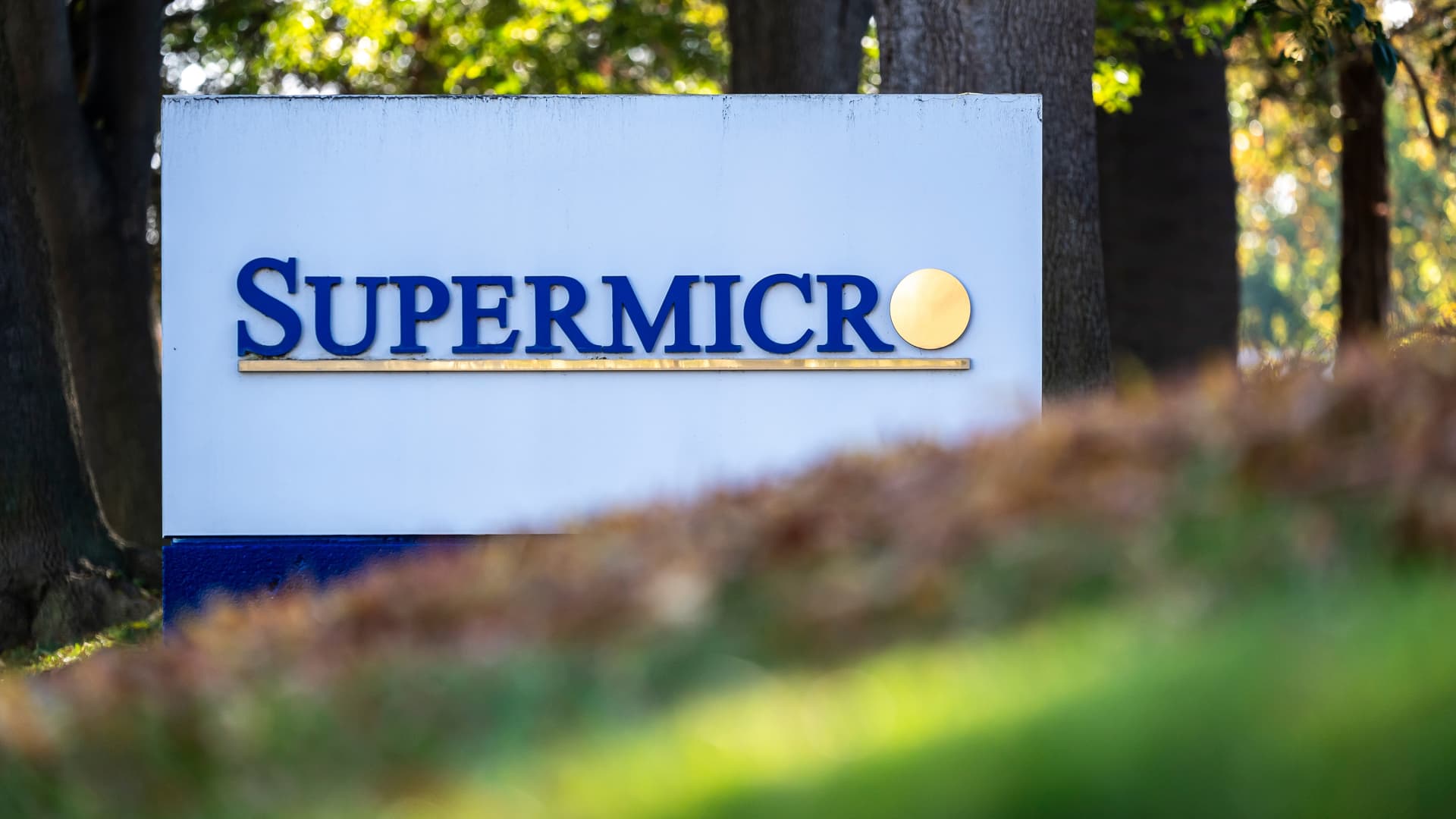 Stocks making the biggest moves premarket: Super Micro Computer, Cracker Barrel, Nike and more - CNBC