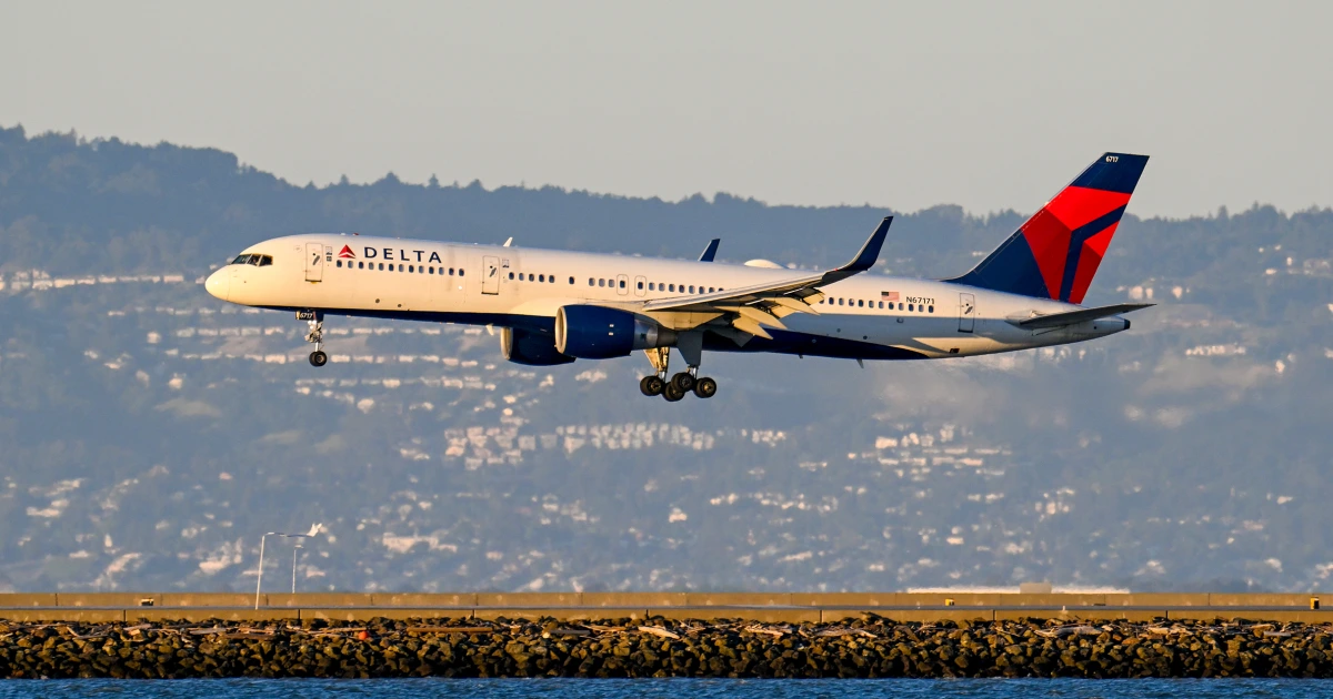 Delta suspends specialty services for members of Congress amid shutdown-driven TSA delays