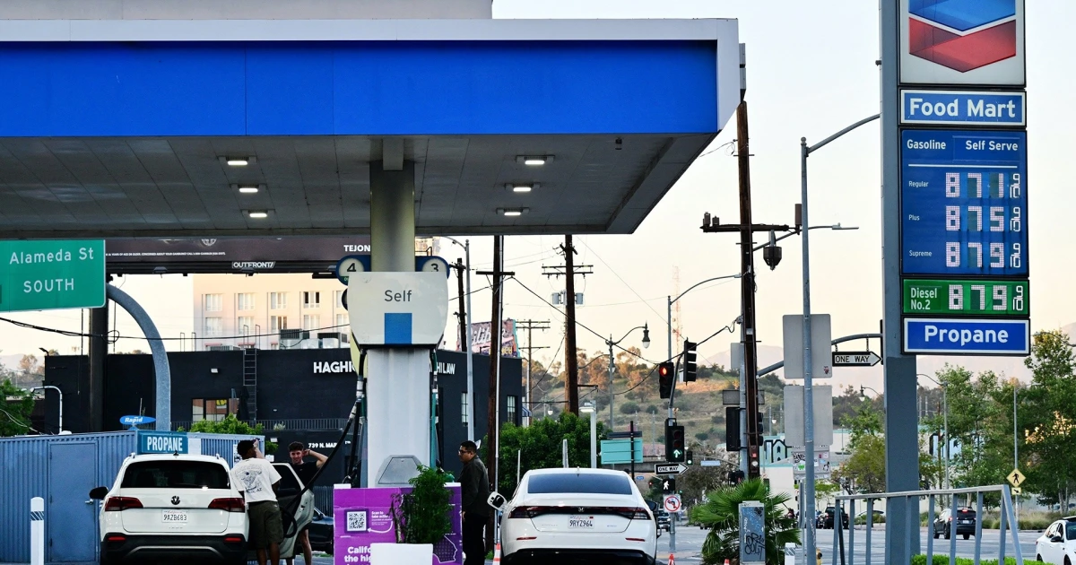 Fed Keeps Interest Rates Unchanged as Gas Prices Spike