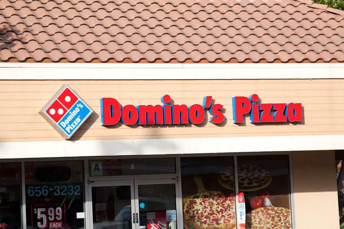 Are Wall Street Analysts Predicting Domino's Pizza Stock Will Climb or Sink?