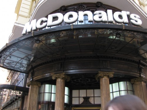 Jim Cramer Isn’t Impressed By McDonald’s (MCD)