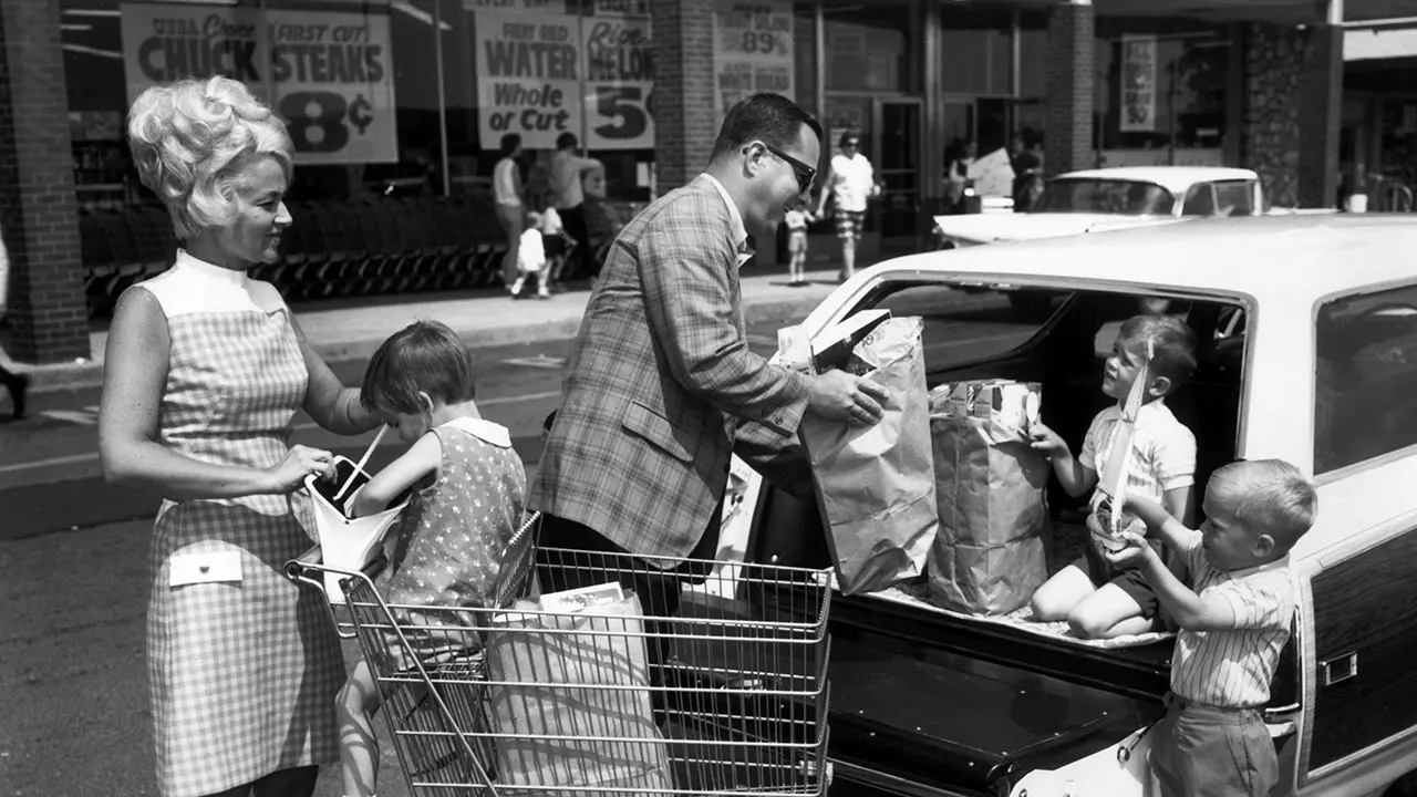Vintage photos reveal what grocery shopping looked like in the 1960s - Fox News