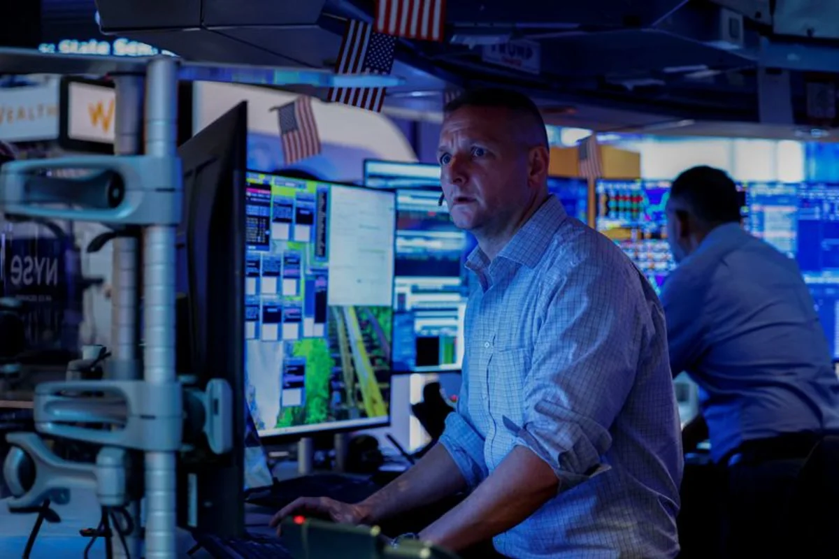 Stocks rise as traders reduce rate hike bets, oil prices drop