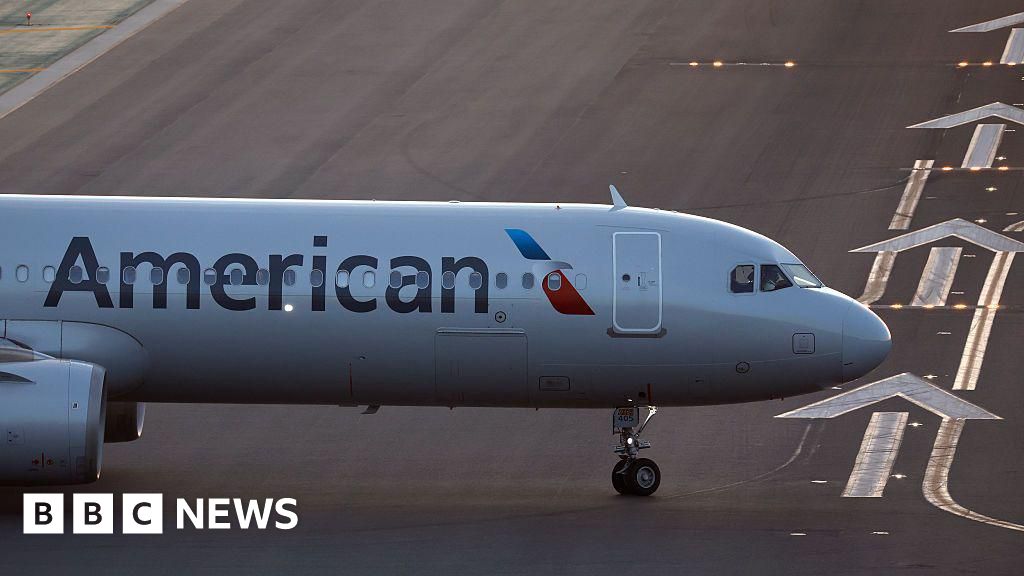 Laptop catches fire on US flight, pilot reports - BBC