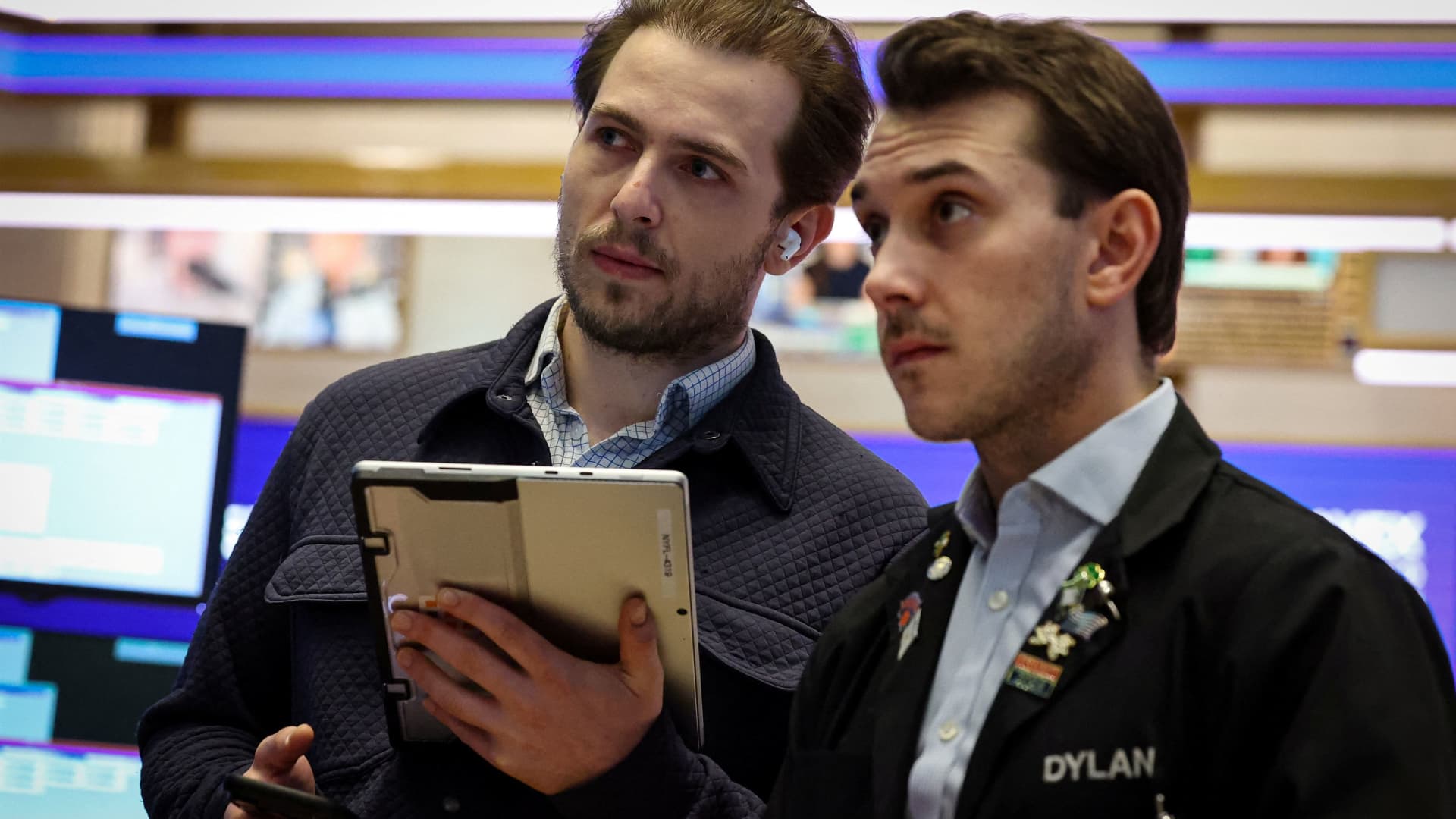 Stock futures little changed as Iran peace talks stall, oil rises: Live updates - CNBC