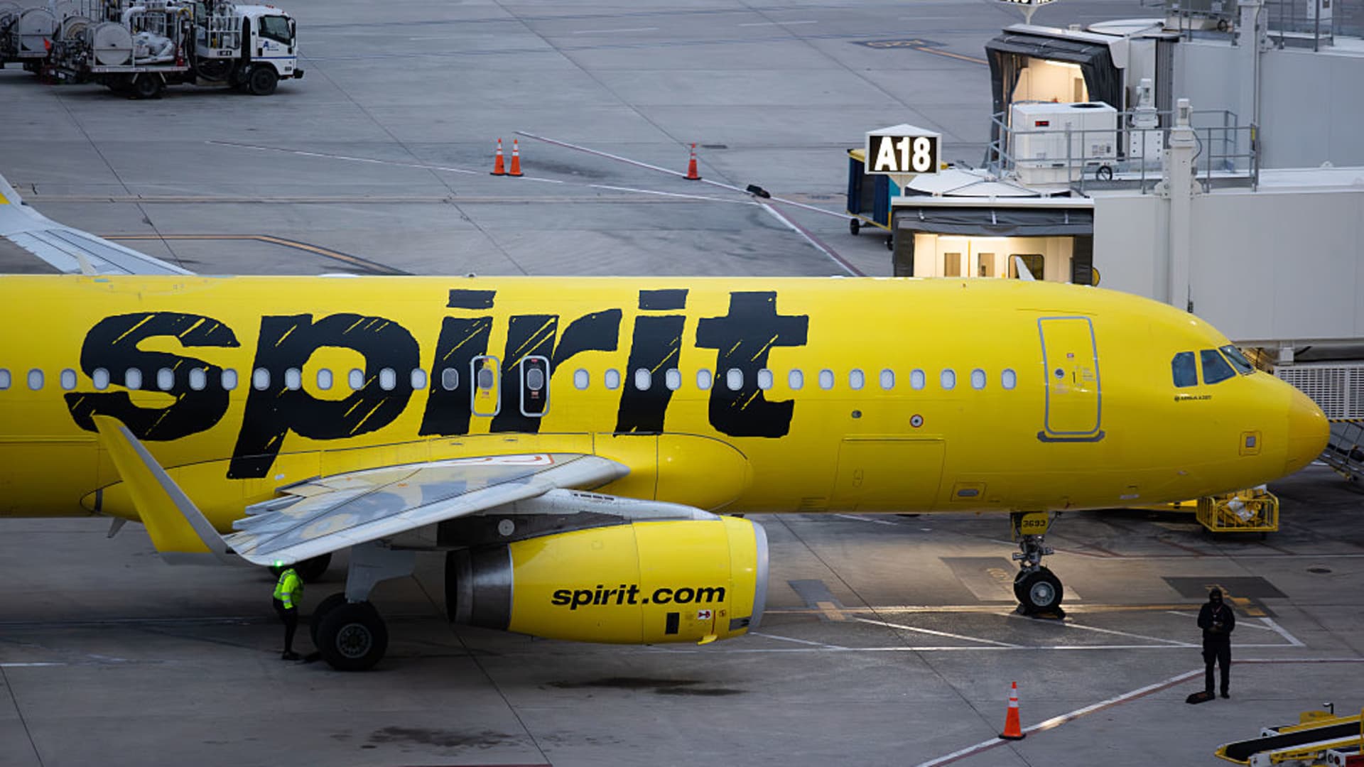 Spirit Airlines sells more planes, calls back 500 flight attendants from furlough ahead of spring break - CNBC