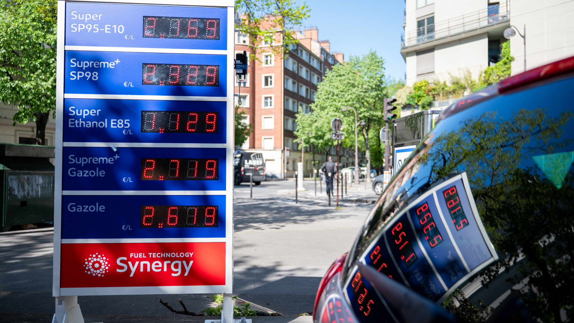 Euro zone inflation jumps to 3% as economic growth almost stalls - CNBC