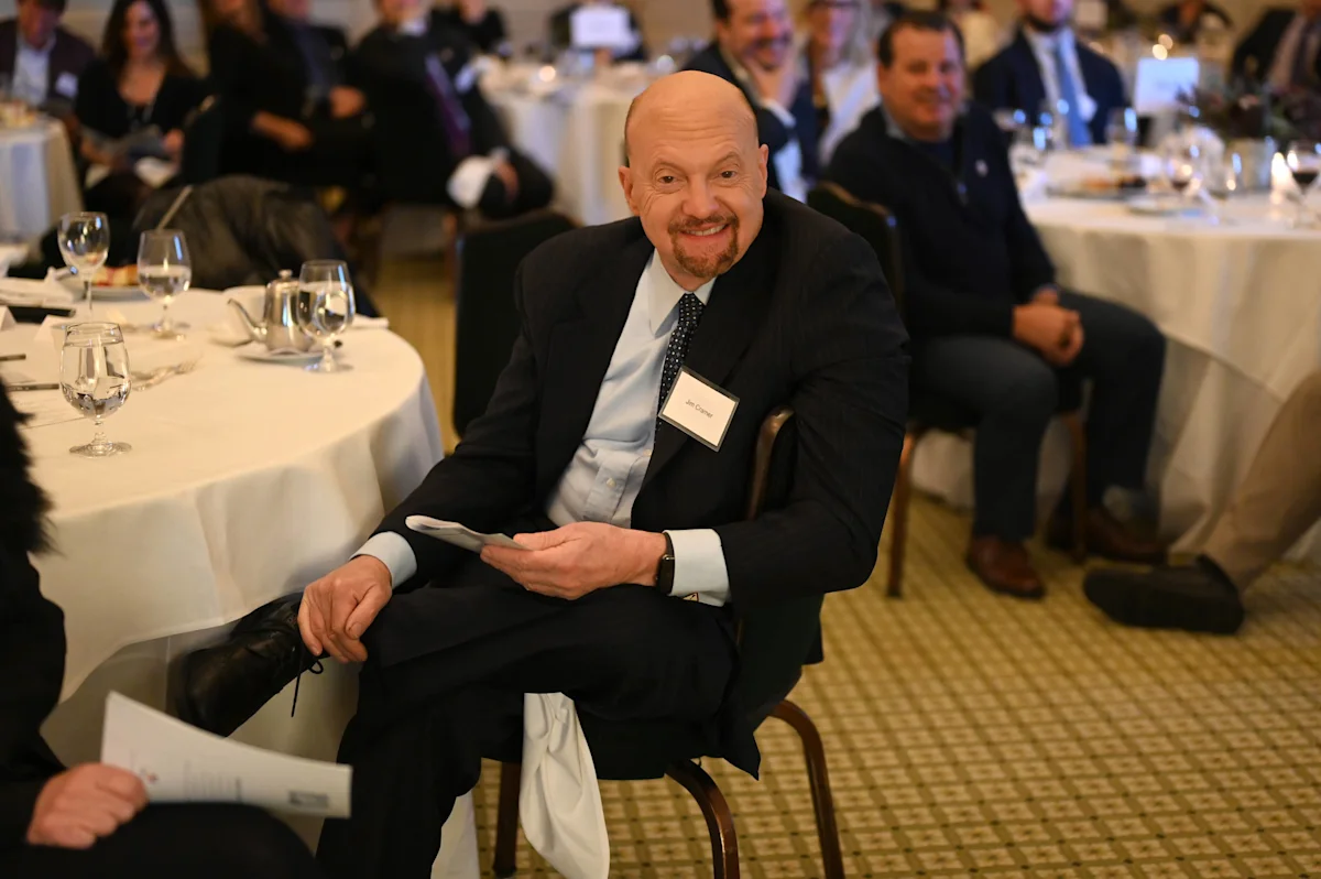 Jim Cramer makes aggressive Micron prediction, lists top memory buys