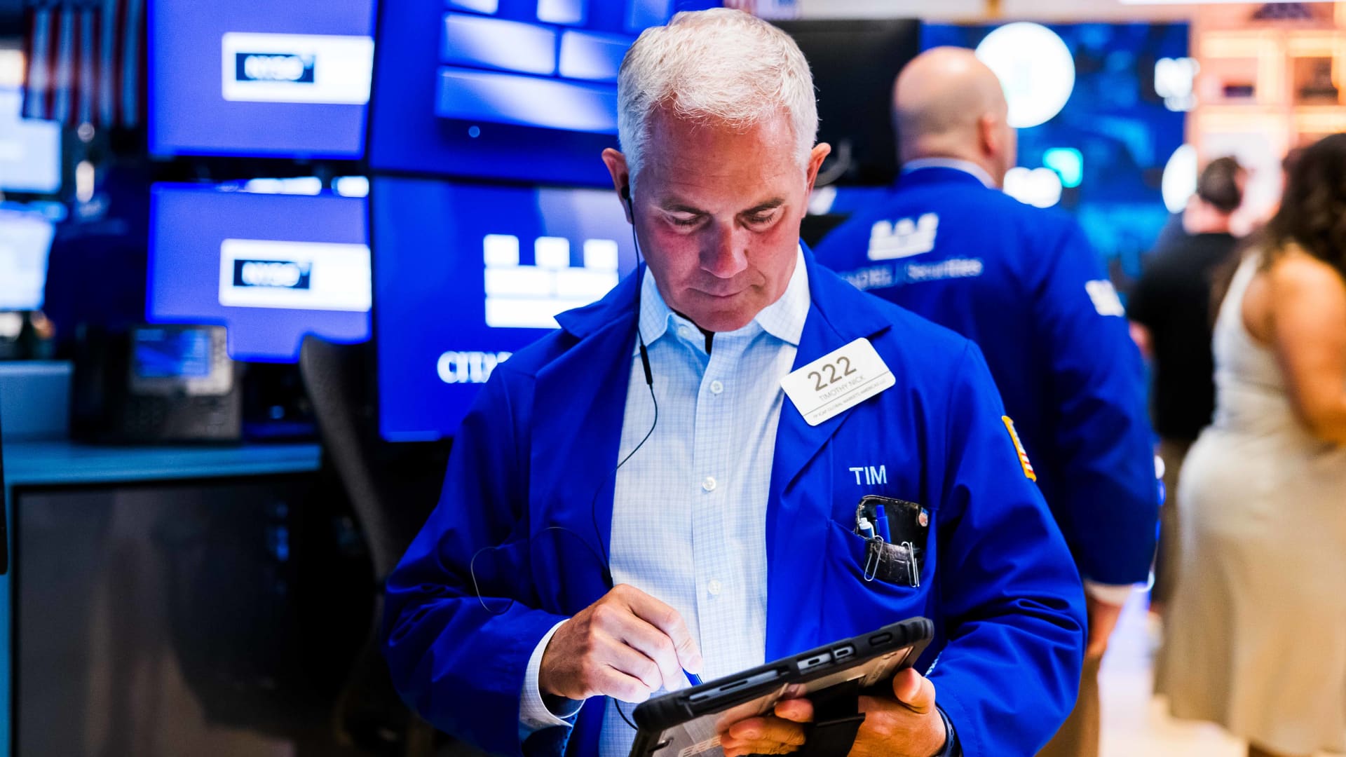 Stocks rise as chip rebound continues, oil retreats: Live updates - CNBC