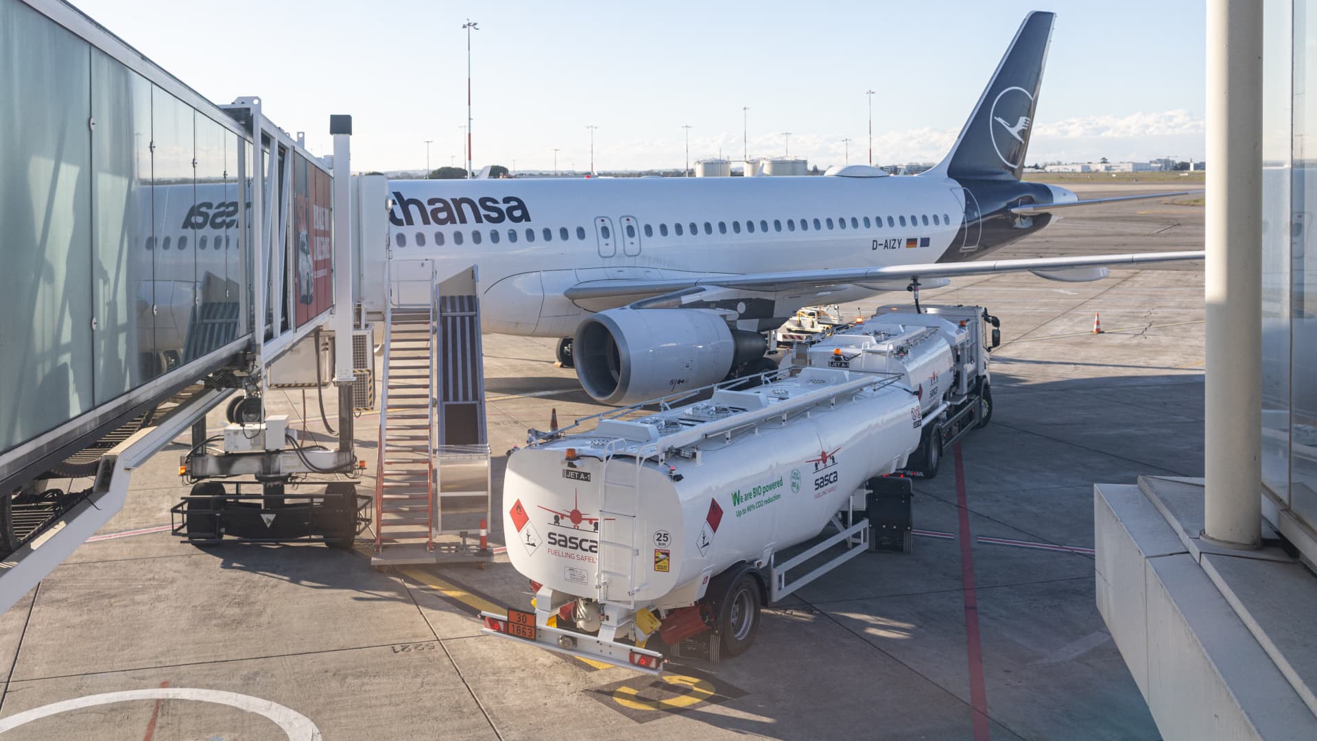 Jet fuel supply concerns grow as war on Iran drags on, airlines cut flights - CNBC