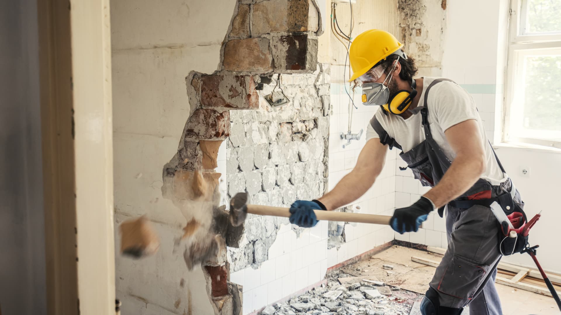 Home flippers see smallest profits since the Great Recession, real estate data firm says - CNBC