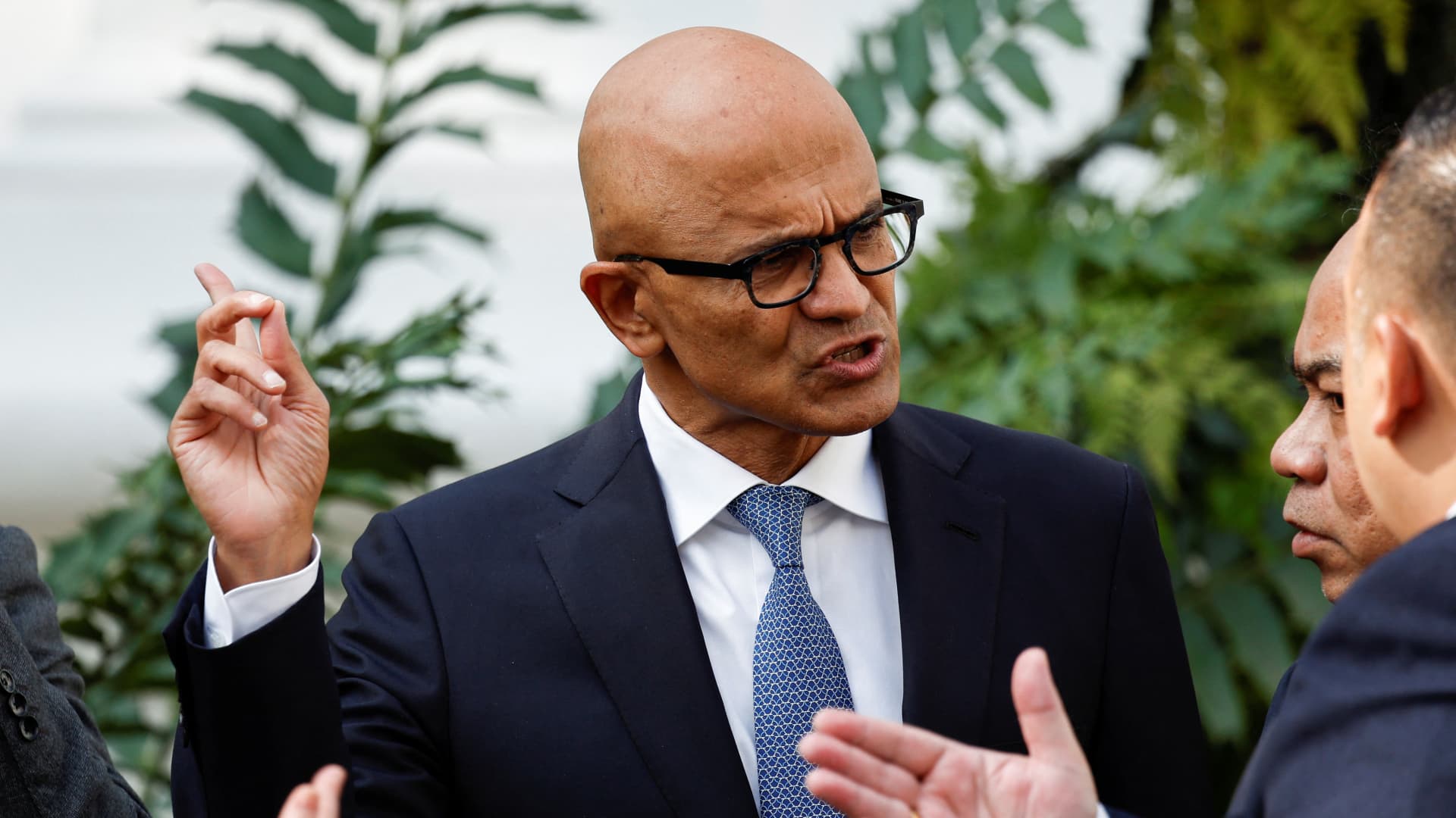 Microsoft cuts 4,800 jobs, as Xbox unit downsizes and plans to spin off four gaming studios - CNBC