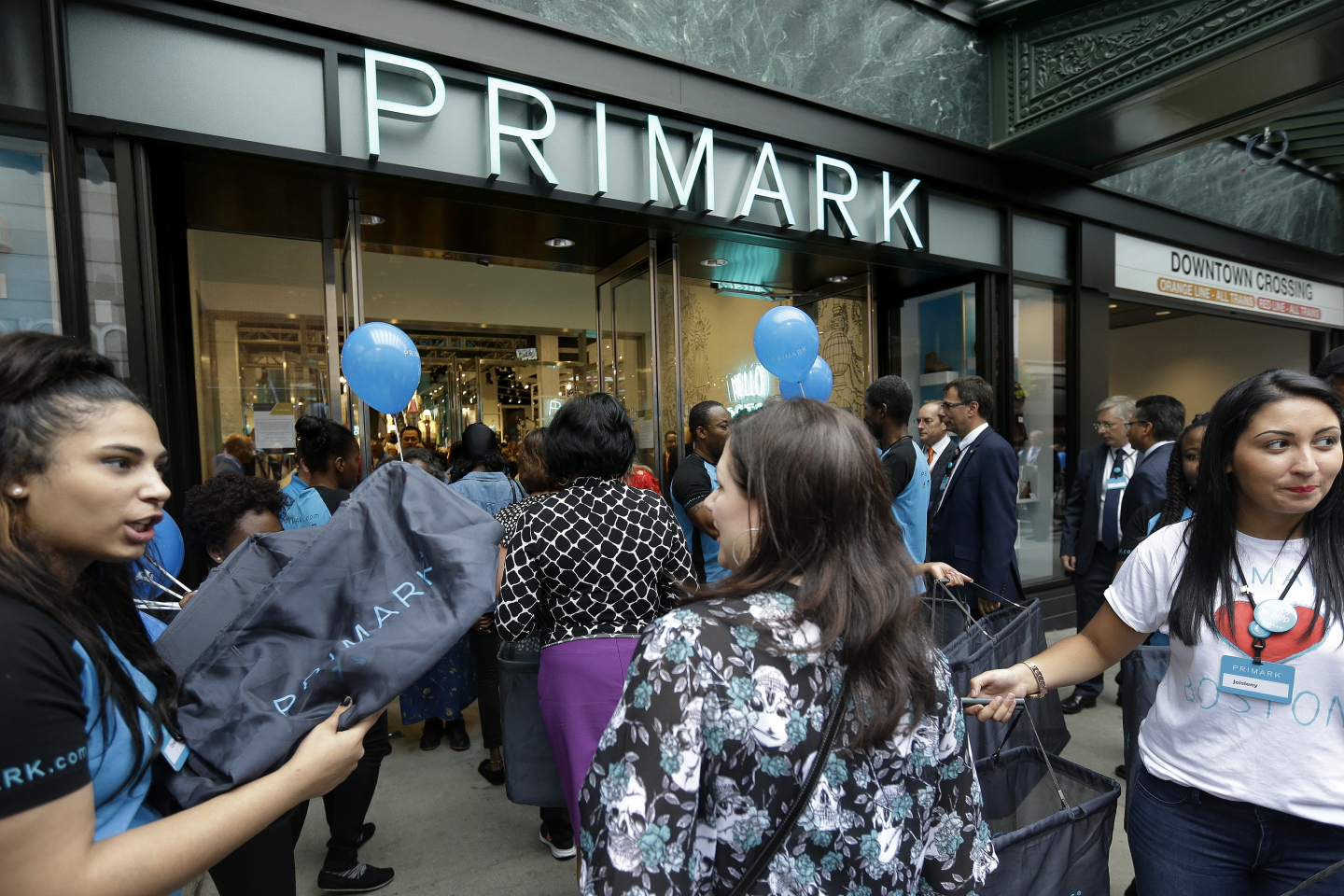 If The Economy Stinks Why Is Everyone Spending So Much?
