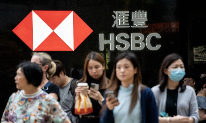 Hong Kong banks hand out Lunar New Year bonuses to thousands of employees