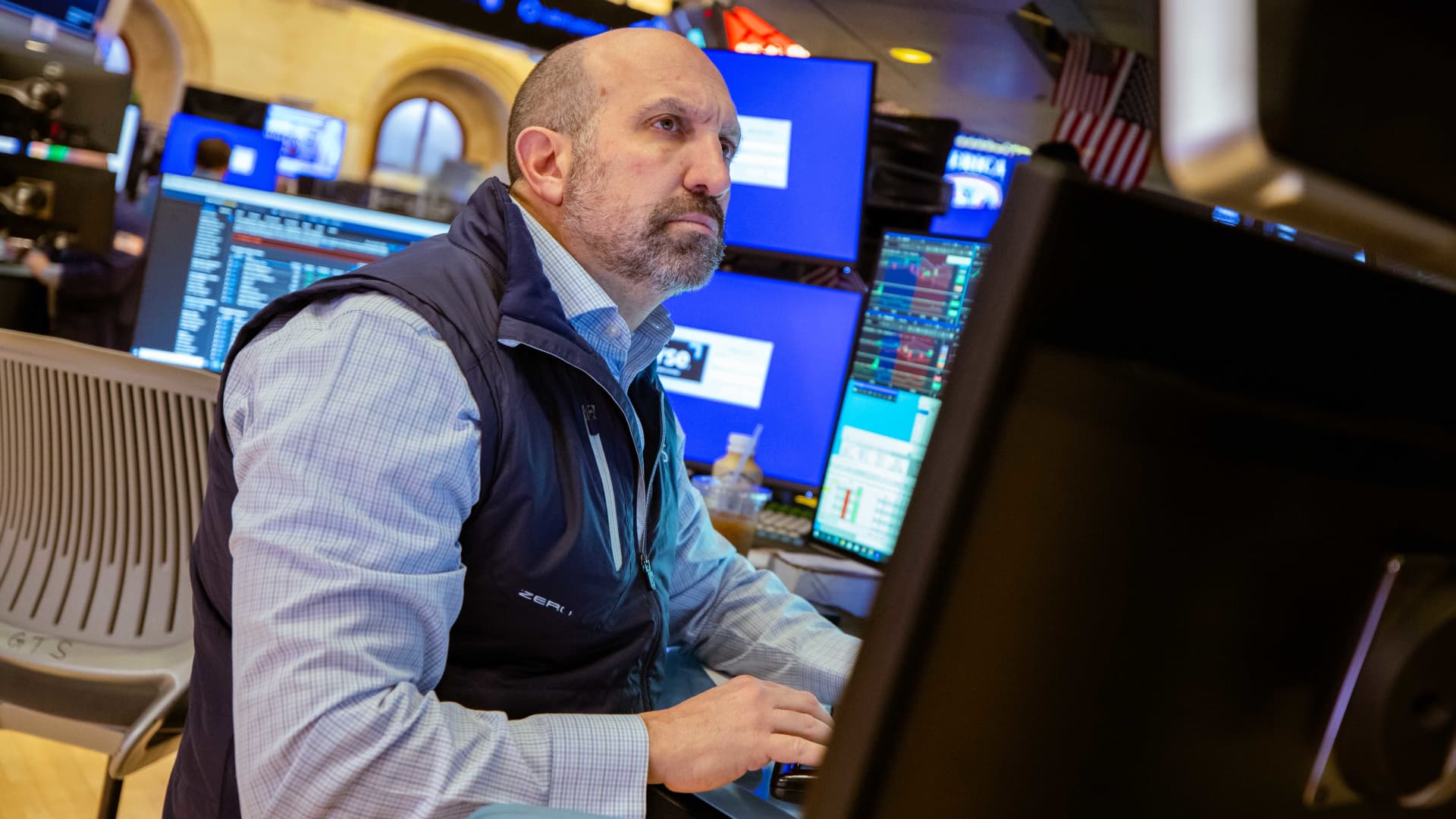 Dow futures tumble over 1,000 points as U.S. oil nears $120 a barrel to begin the week's trading: Live updates - CNBC