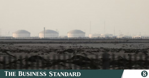 QatarEnergy buys 33 US LNG cargoes to offset Hormuz disruption: Sources