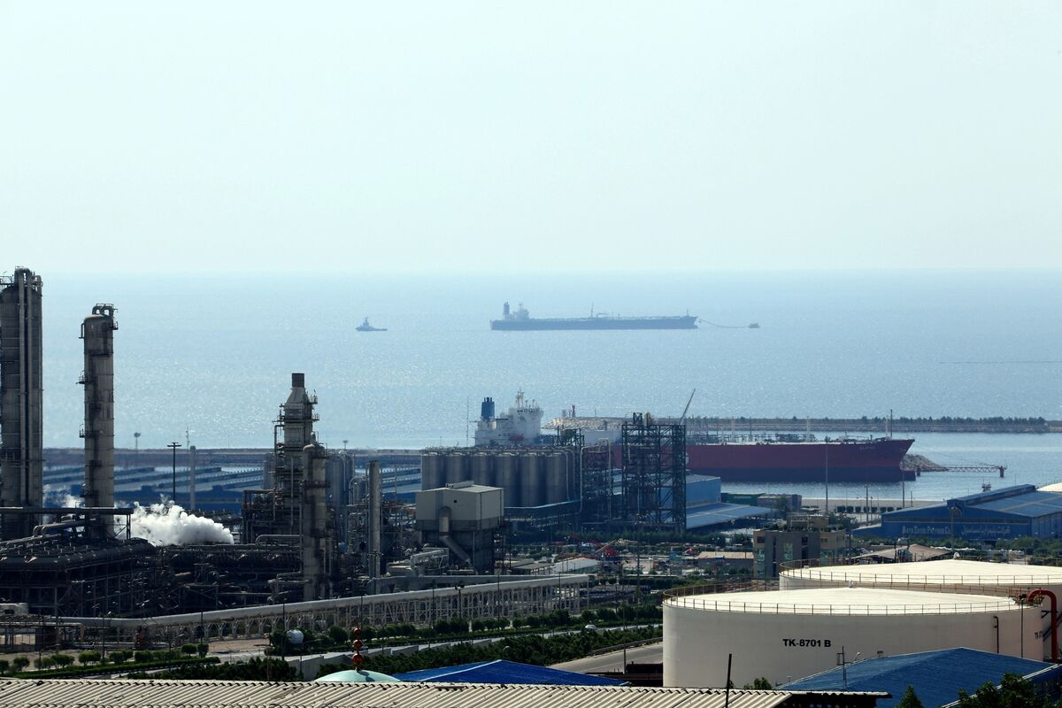 Iran Attacks Energy Sites, Defying Trump Calls for Restraint