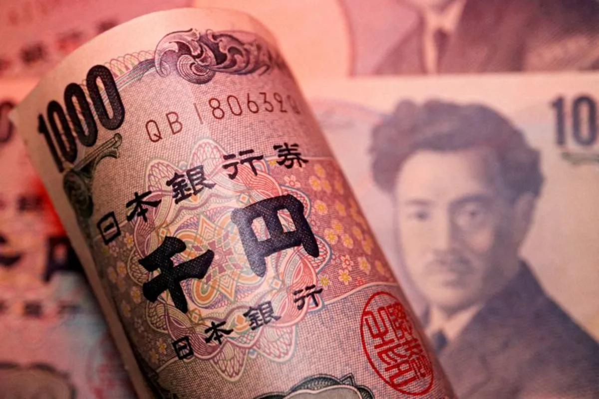 Dollar higher after data as yen holds near 40-year low