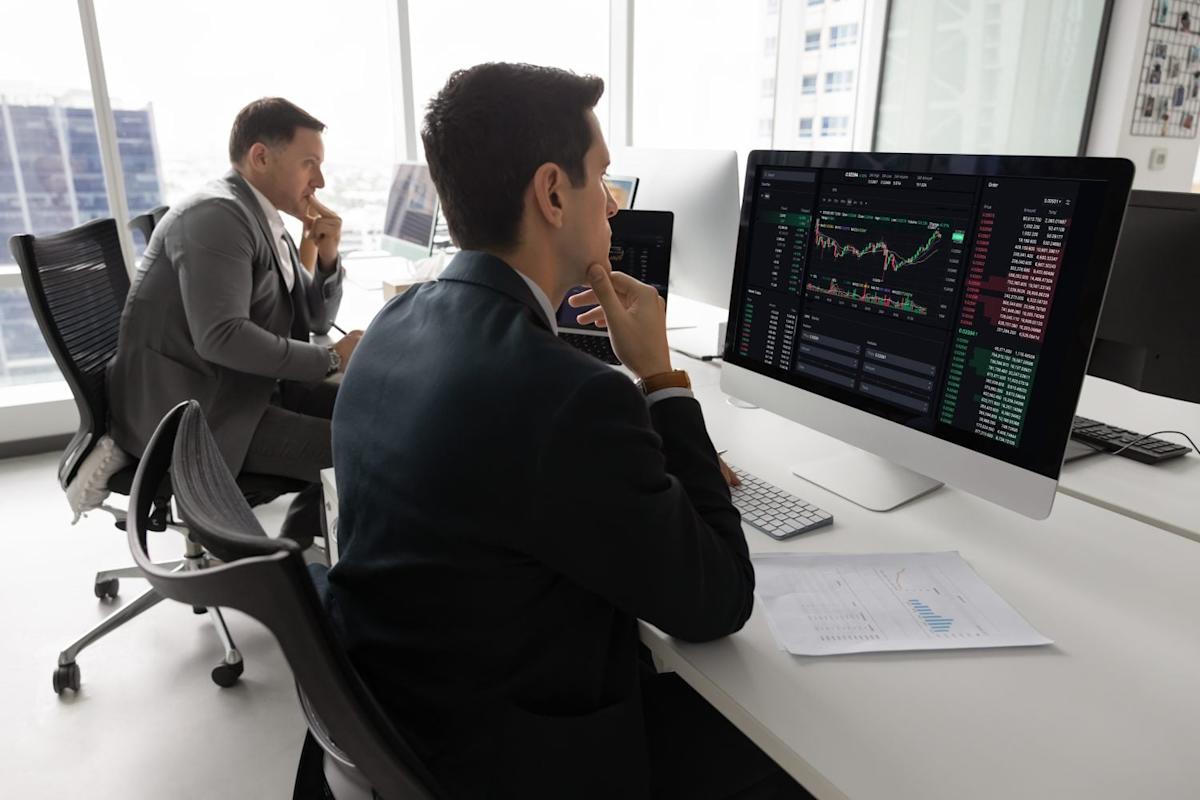 AMZW’s Weekly Payouts Drop 79% as Volatility Collapses; Can Investors Count on Them?