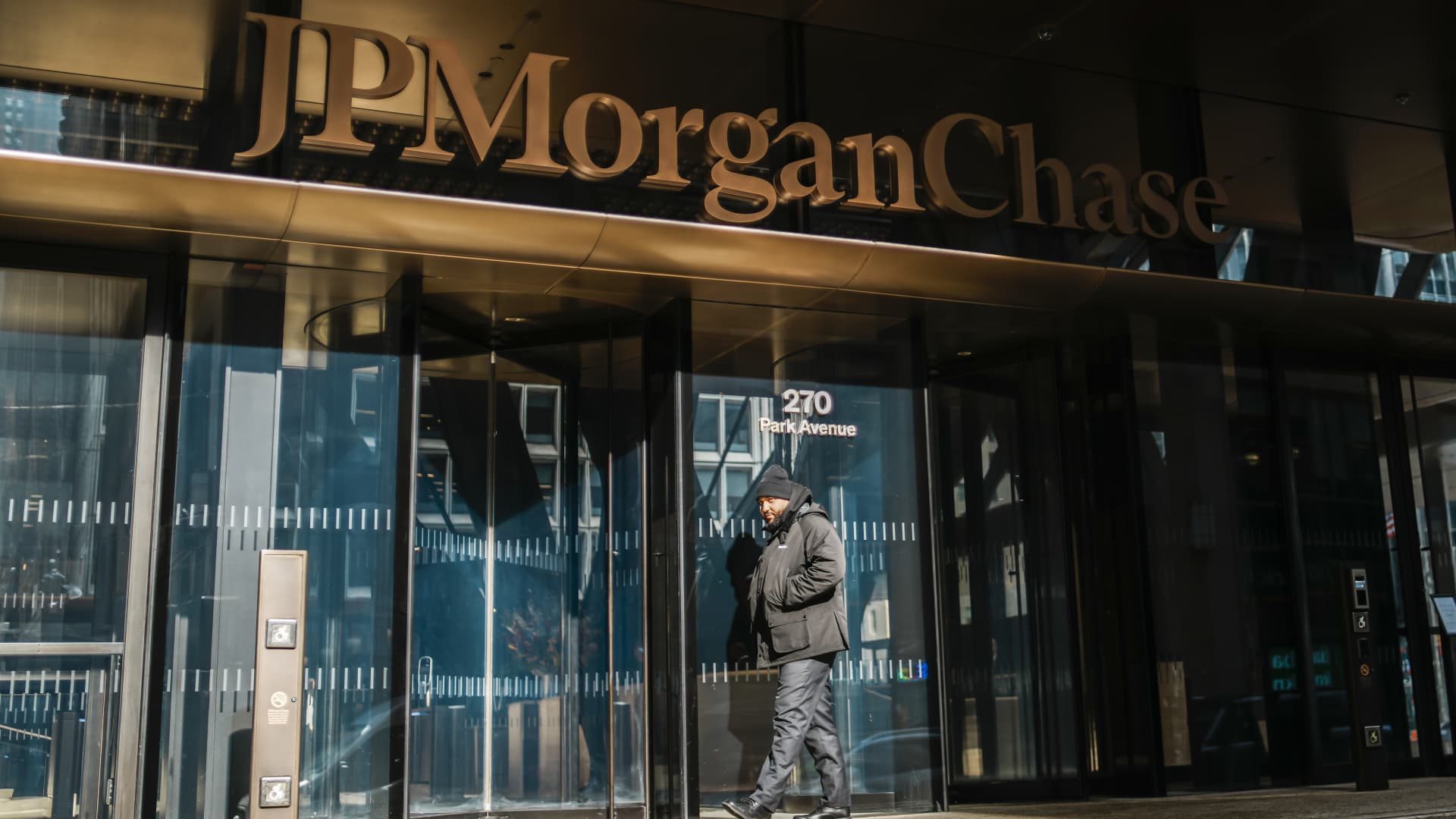 JPMorgan Chase plans to deploy more powerful AI agents this year - CNBC