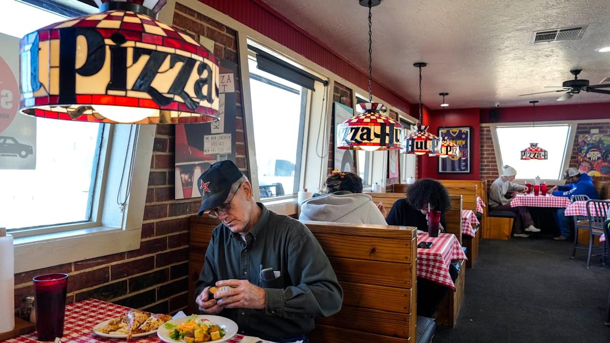 Pizza Hut franchisee converts locations into retro classics