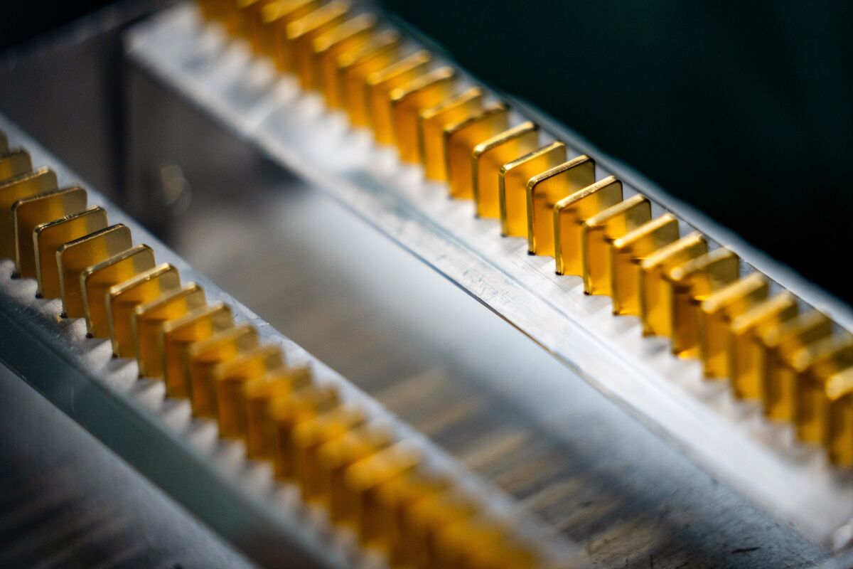 Gold Holds Above $4,300 as Soft Jobs Data Trims Rate-Hike Bets