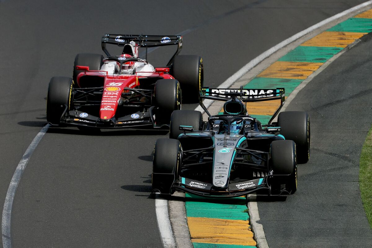 F1 Reviews China Boy Band’s Logo for Similarities: Global Times