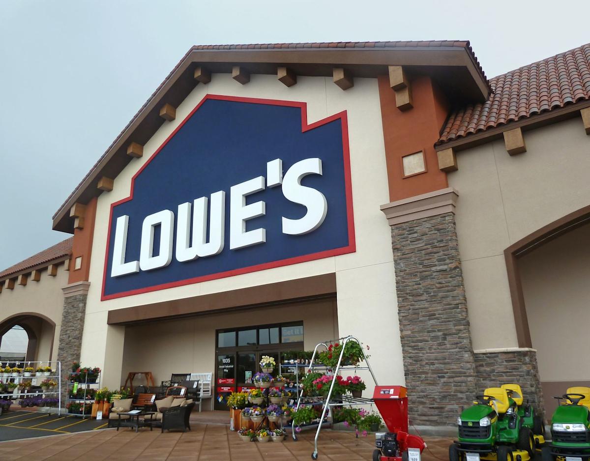 Lowe’s Companies (LOW) Price Target Trimmed by $32 at RBC Capital