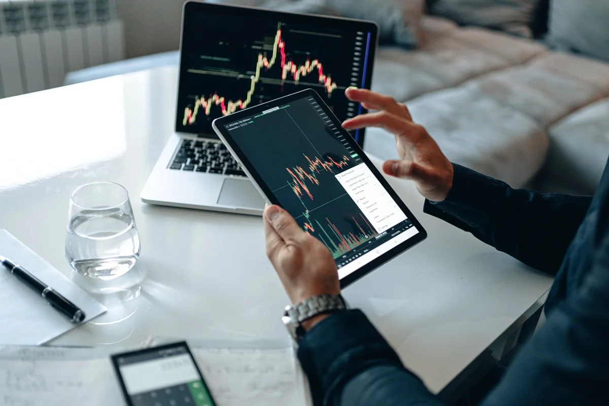 reAlpha (AIRE) Closed the InstaMortgage Deal with Two State Approvals Outstanding. Is Early Integration Worth the Risk?